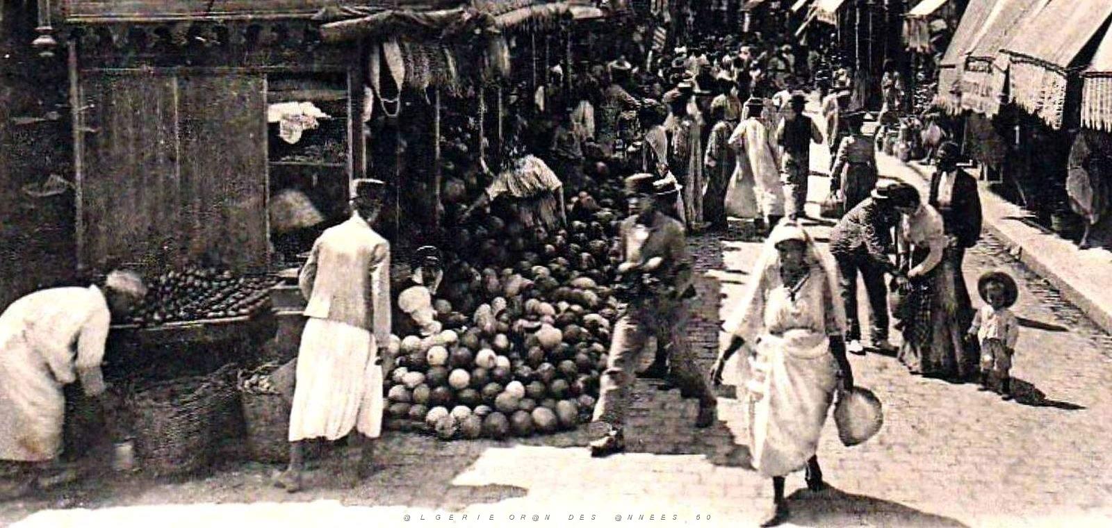 2128- Alger - Place de Chartres - Marche2 - 1909.jpg